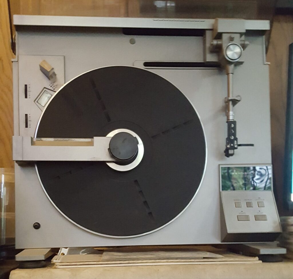 Mitsubishi LT-5V Vertical Vinyl Record Turntable